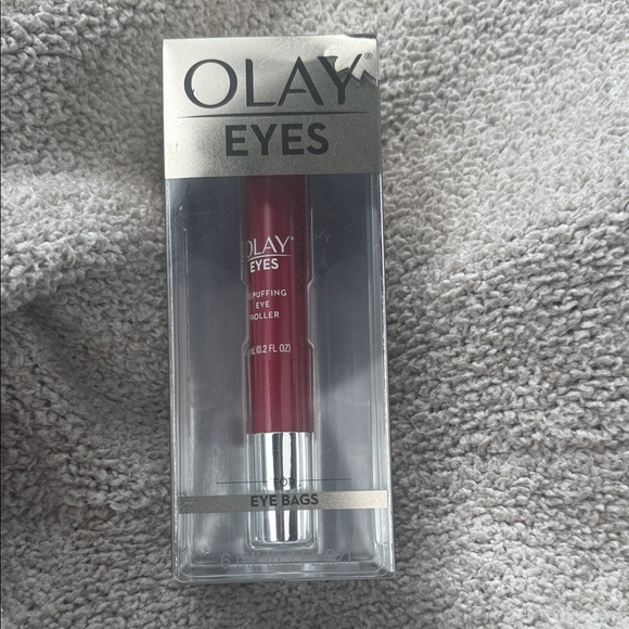 OLAY Other - OLAY EYES Red Puffing Eye Roller with Silver Cap 🌻👸🏼NWT💯